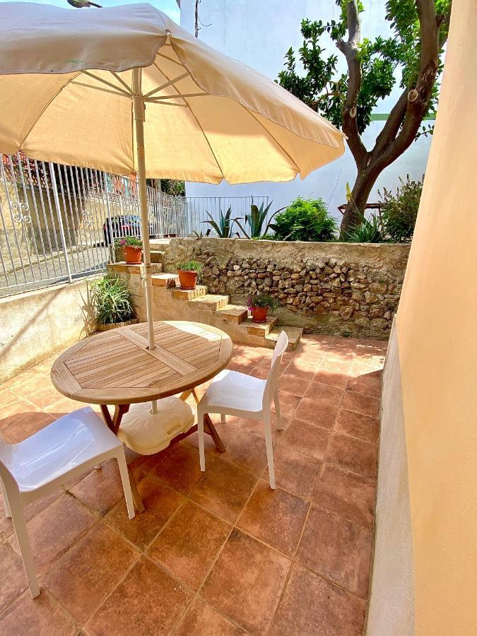 Bilocale Nucarella Apartment Шила Екстериор снимка