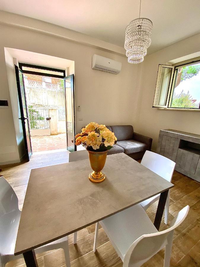 Bilocale Nucarella Apartment Шила Екстериор снимка
