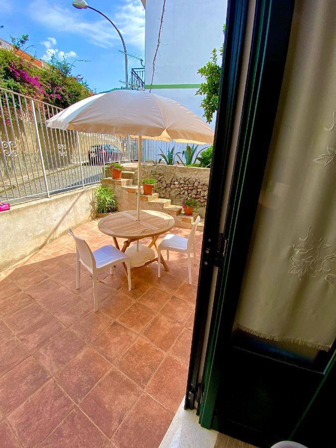 Bilocale Nucarella Apartment Шила Екстериор снимка